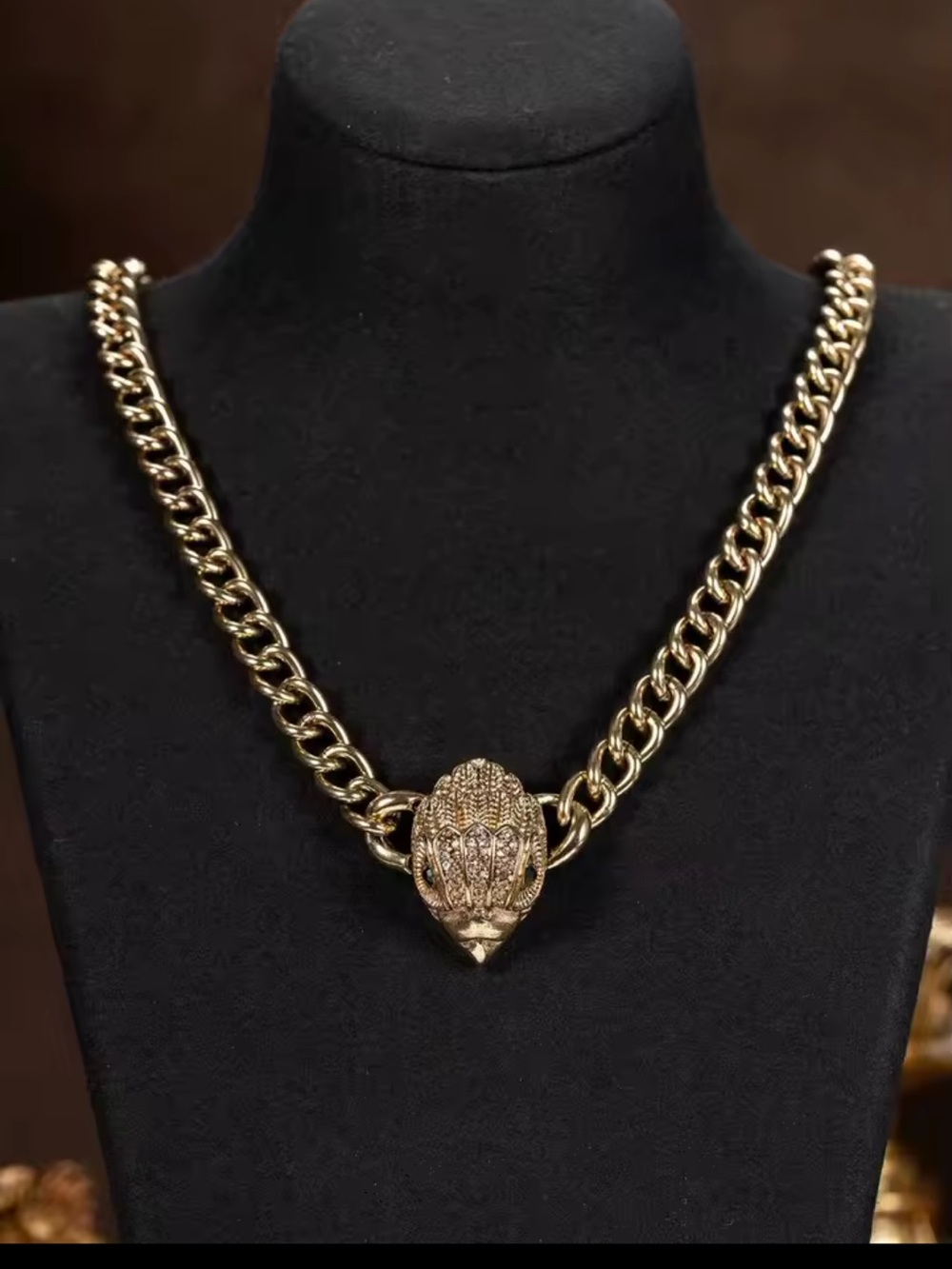 Kurt Geiger gold-Tone Pavé Animal Head Pendant Chain Necklace - Picture 3 of 3
